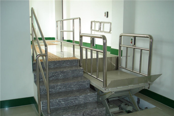 華陽國(guó)際育蒙幼稚園定制的無障礙升降平臺(tái)