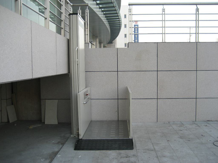 青羊區(qū)同輝國(guó)際學(xué)院定制的無障礙升降平臺(tái)